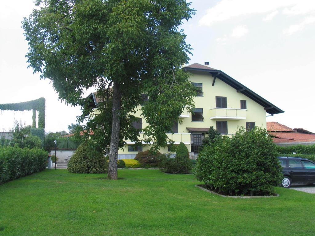 Albergo Residence Isotta Veruno Eksteriør billede