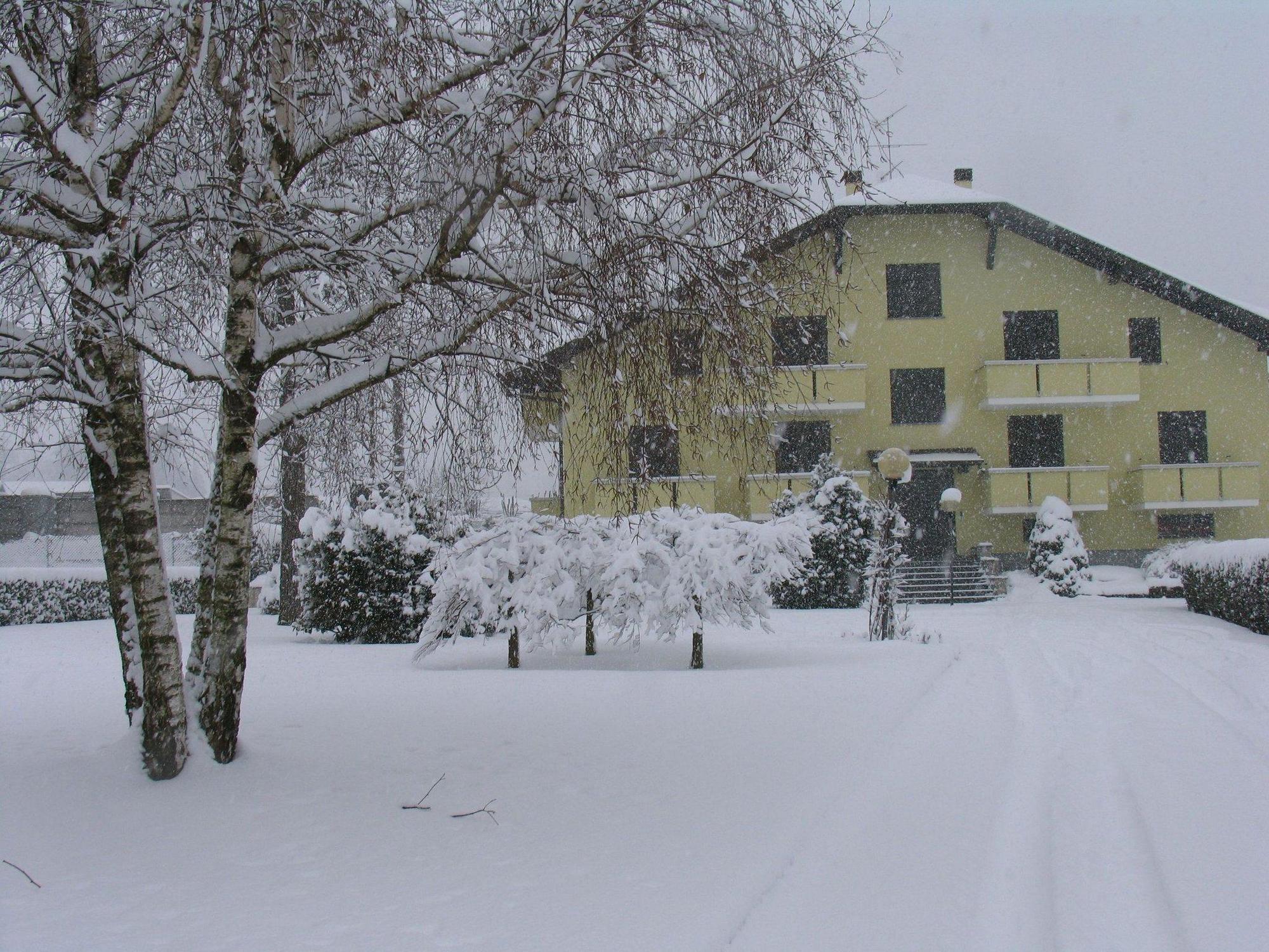 Albergo Residence Isotta Veruno Eksteriør billede