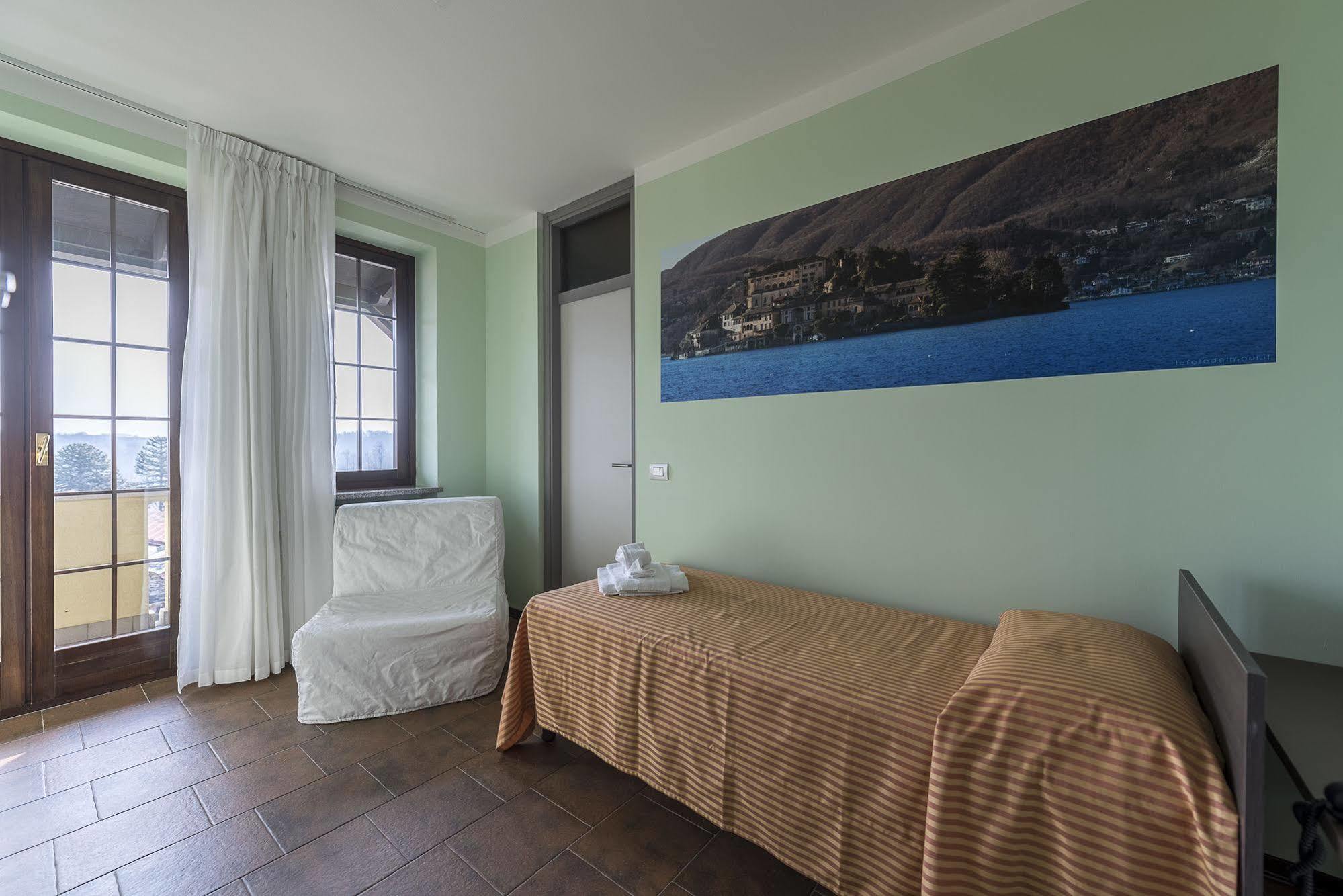 Albergo Residence Isotta Veruno Eksteriør billede