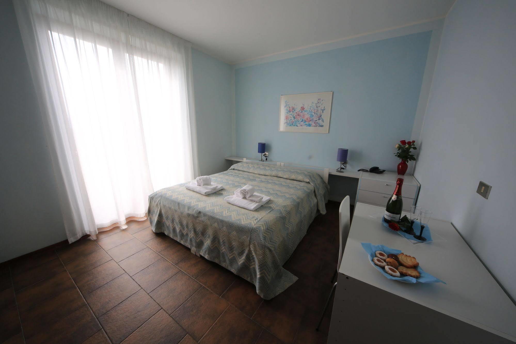Albergo Residence Isotta Veruno Eksteriør billede